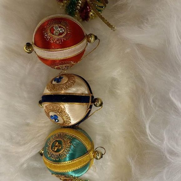 Vintage Lot of 5 Homemade Push Pin Satin Christmas‎ Ornaments - Picture 2 of 5